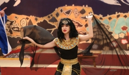 Hương Giang Idol 'cạch' nhan sắc Diễm My 9x